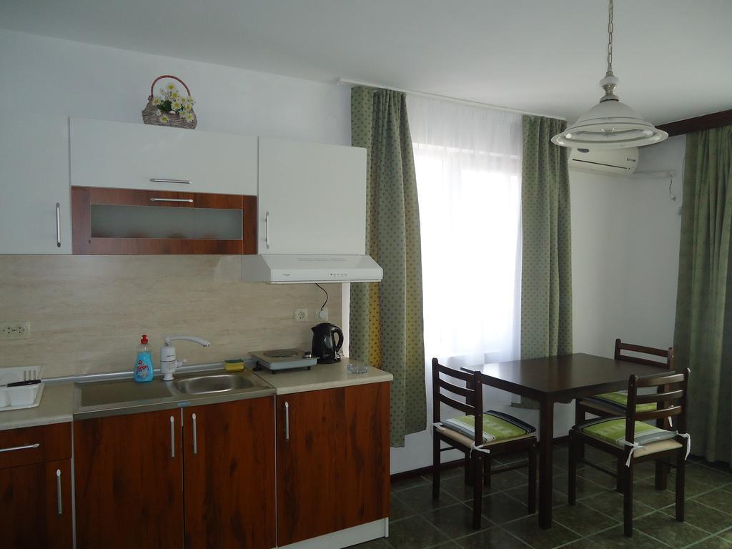 House Prodanovi Sozopol Bilik gambar